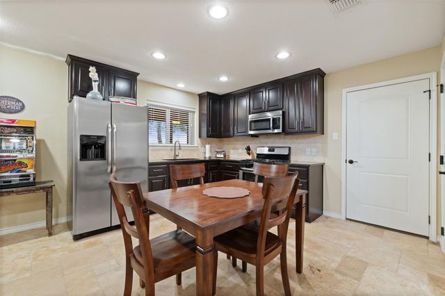 348 Carlson CIR, Buchanan Dam, TX 78609
