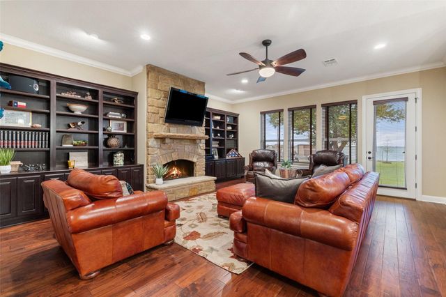348 Carlson CIR, Buchanan Dam, TX 78609
