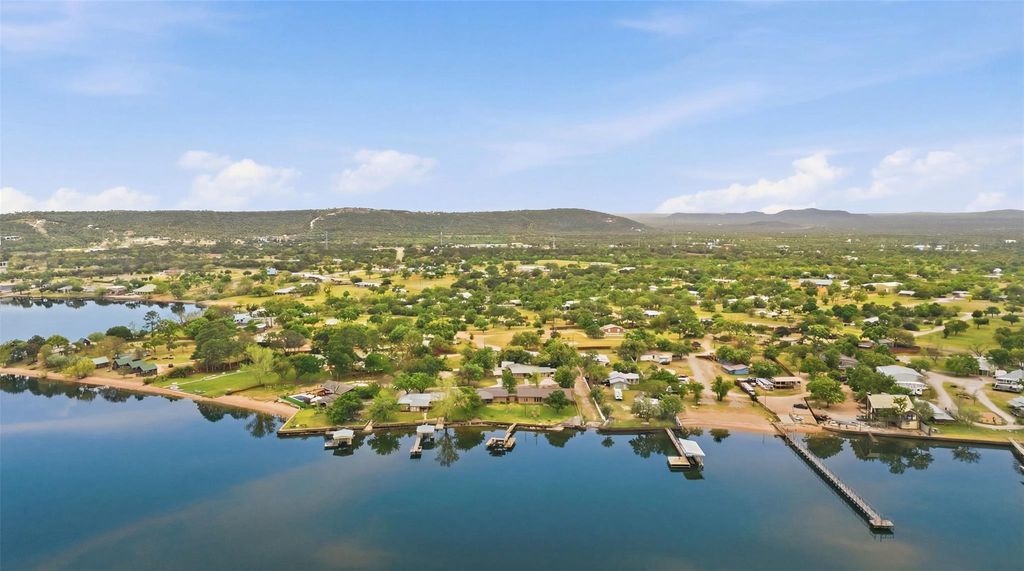 348 Carlson CIR, Buchanan Dam, TX 78609