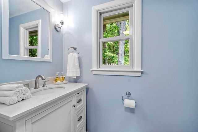 34 Sleigh Rd, Chelmsford, MA 01824