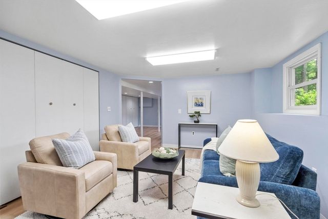 34 Sleigh Rd, Chelmsford, MA 01824
