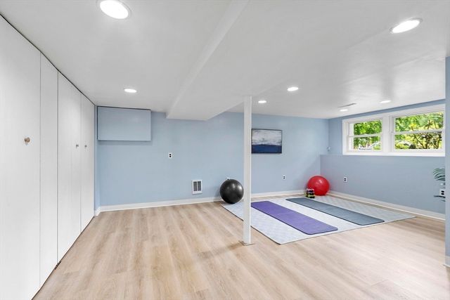 34 Sleigh Rd, Chelmsford, MA 01824