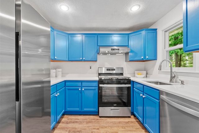 34 Sleigh Rd, Chelmsford, MA 01824