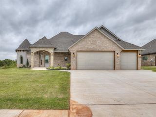 2114 W Cole Drive, Mustang, OK 73064