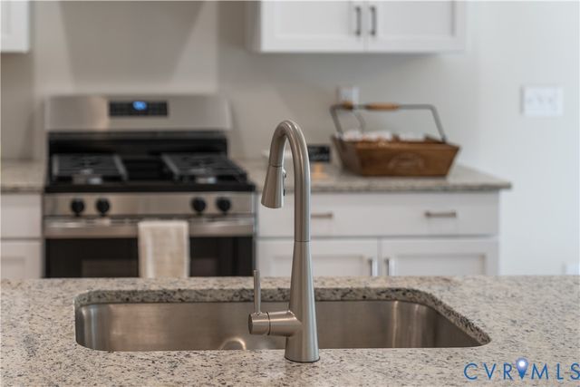 8712 Hope Farm Ln, Mechanicsville, VA 23111