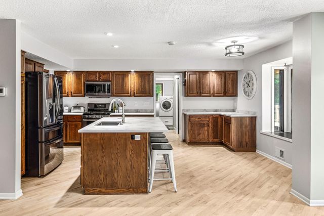 4572 Wild Canyon Drive, Woodbury, MN 55129