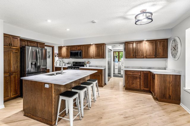 4572 Wild Canyon Drive, Woodbury, MN 55129