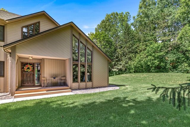 4572 Wild Canyon Drive, Woodbury, MN 55129
