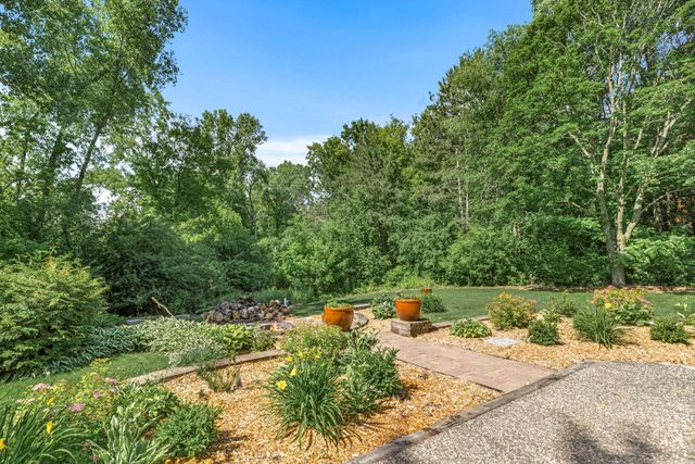 4572 Wild Canyon Drive, Woodbury, MN 55129