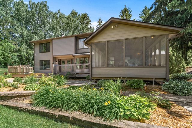 4572 Wild Canyon Drive, Woodbury, MN 55129