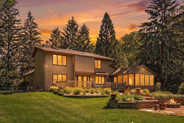 4572 Wild Canyon Drive, Woodbury, MN 55129