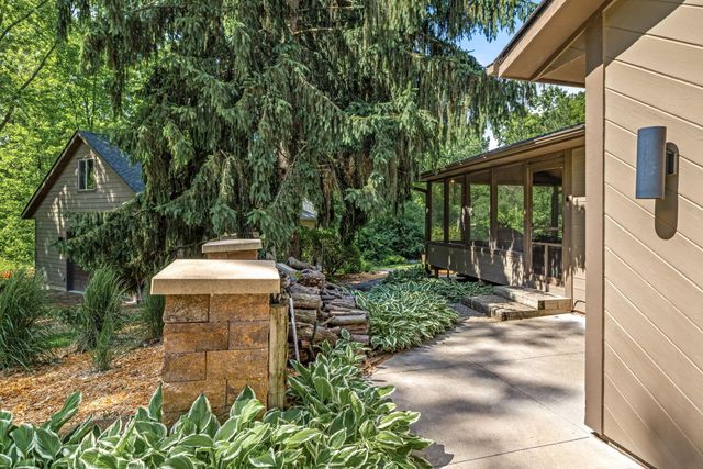 4572 Wild Canyon Drive, Woodbury, MN 55129