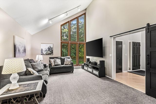 4572 Wild Canyon Drive, Woodbury, MN 55129