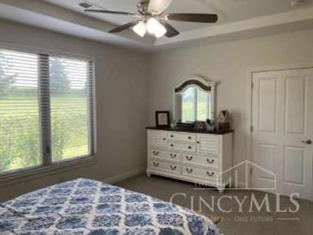 516 Salzberg Lane, Springdale, OH 45246