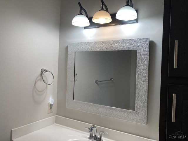 516 Salzberg Lane, Springdale, OH 45246