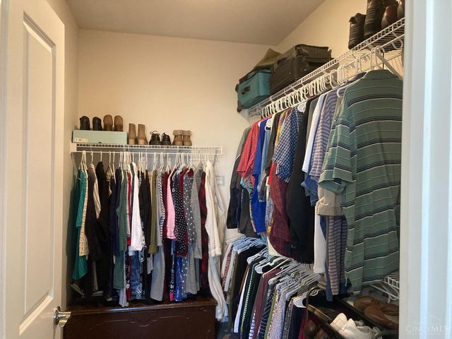 516 Salzberg Lane, Springdale, OH 45246