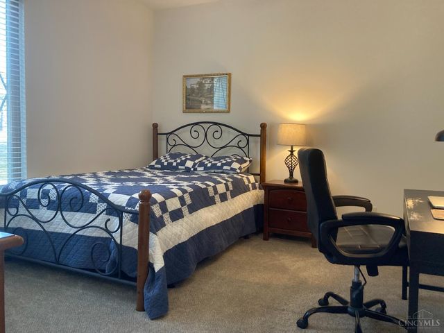 516 Salzberg Lane, Springdale, OH 45246