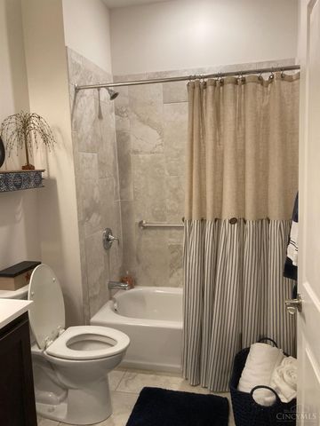 516 Salzberg Lane, Springdale, OH 45246