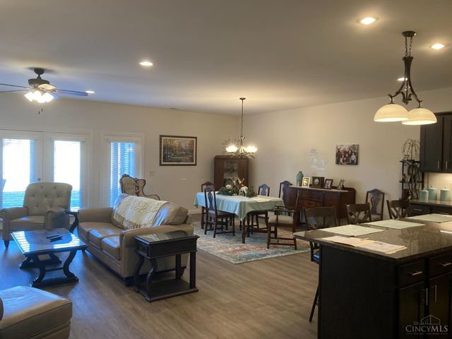 516 Salzberg Lane, Springdale, OH 45246