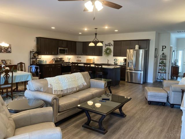 516 Salzberg Lane, Springdale, OH 45246