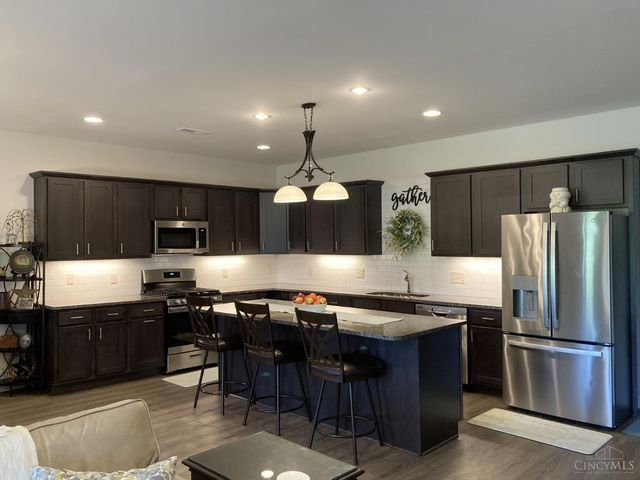 516 Salzberg Lane, Springdale, OH 45246