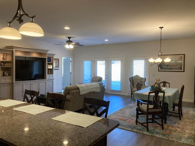 516 Salzberg Lane, Springdale, OH 45246