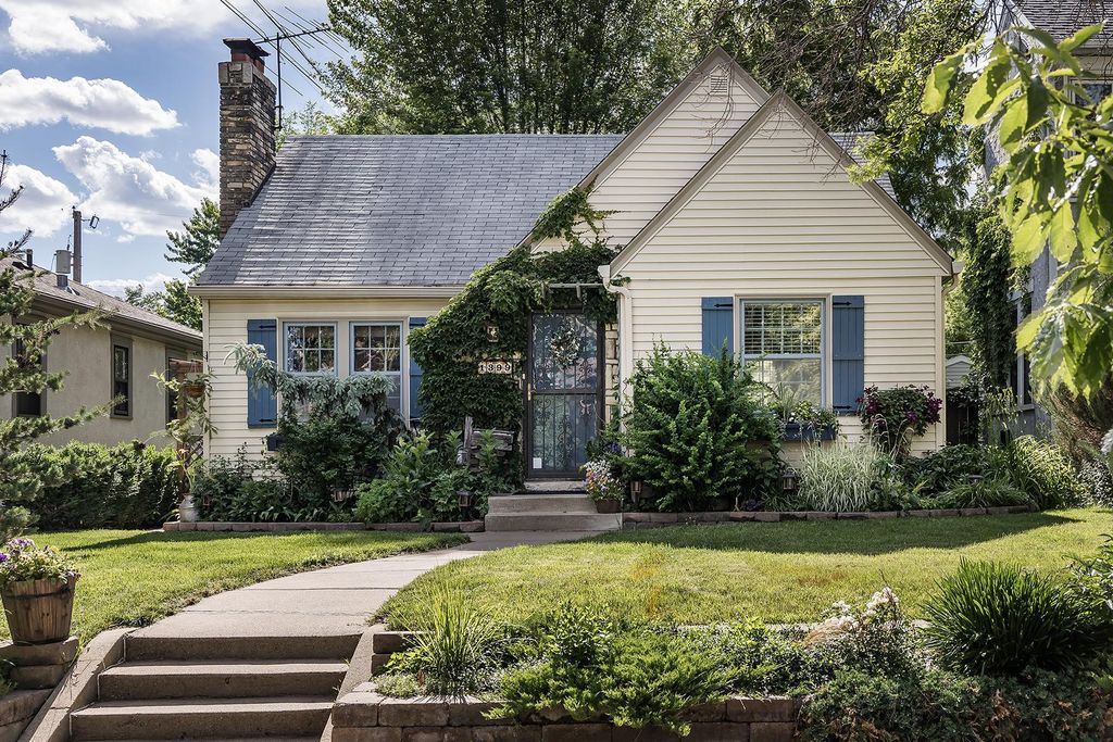 1399 Pascal Street N, Saint Paul, MN 55108