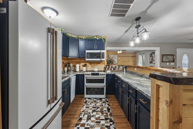 63060 E 157 Road, Wyandotte, OK 74370