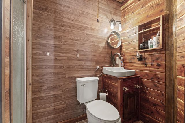 63060 E 157 Road, Wyandotte, OK 74370