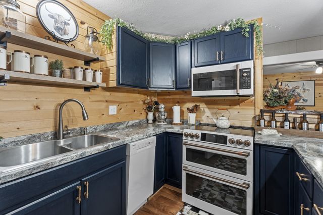 63060 E 157 Road, Wyandotte, OK 74370