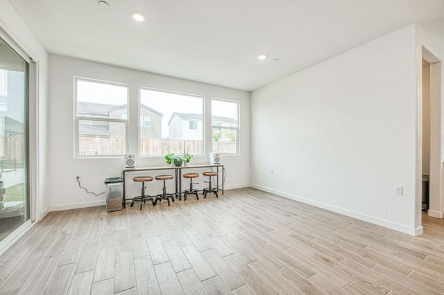 1270 Summerset Avenue, Clovis, CA 93619