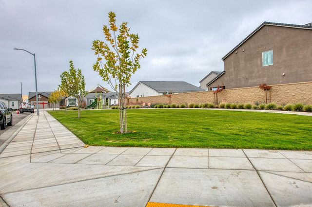 1270 Summerset Avenue, Clovis, CA 93619