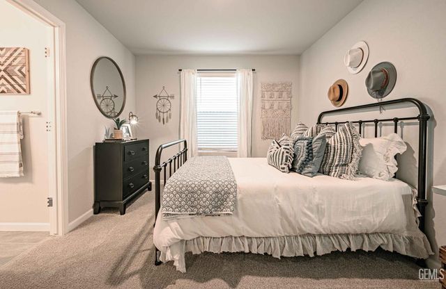 8903 Miranda Garden Street 117 E, Bakersfield, CA 93311