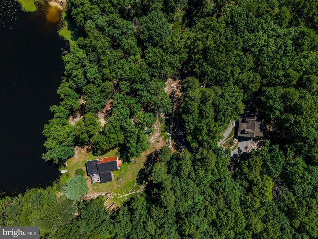6 FOREST LN, Newville, PA 17241