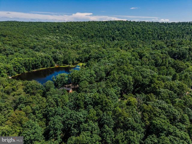 6 FOREST LN, Newville, PA 17241