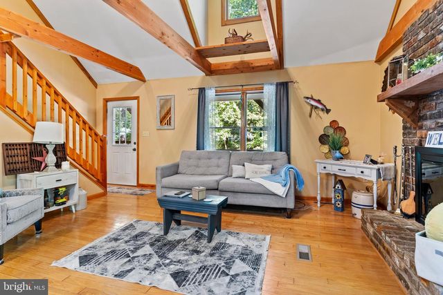 6 FOREST LN, Newville, PA 17241