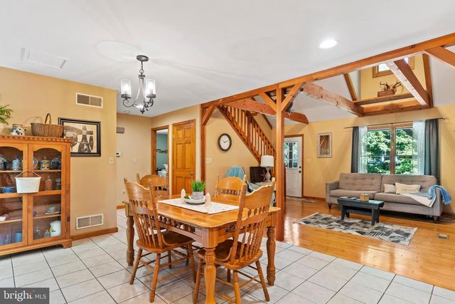 6 FOREST LN, Newville, PA 17241