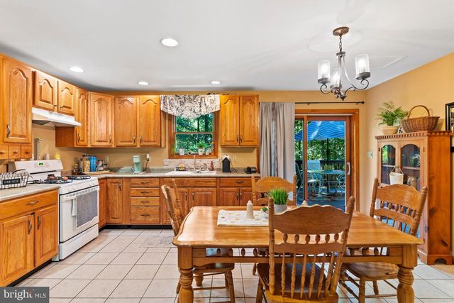 6 FOREST LN, Newville, PA 17241