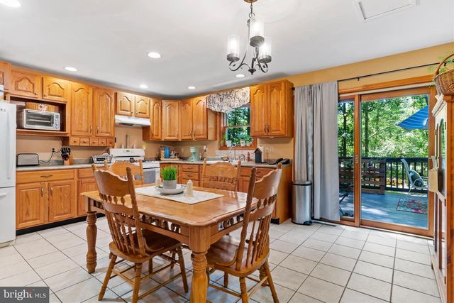 6 FOREST LN, Newville, PA 17241