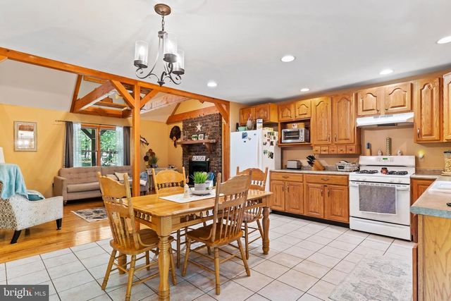 6 FOREST LN, Newville, PA 17241
