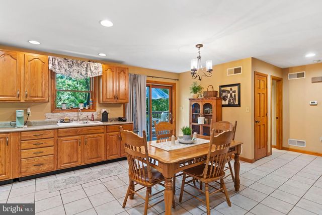6 FOREST LN, Newville, PA 17241