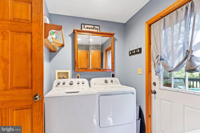 6 FOREST LN, Newville, PA 17241