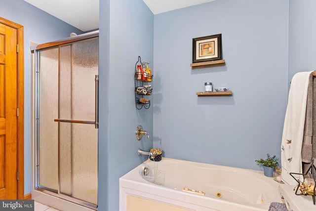 6 FOREST LN, Newville, PA 17241
