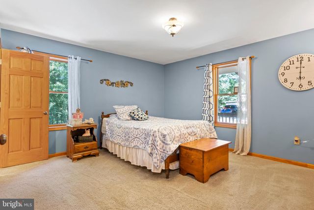 6 FOREST LN, Newville, PA 17241