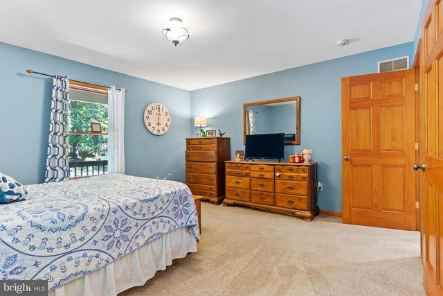 6 FOREST LN, Newville, PA 17241
