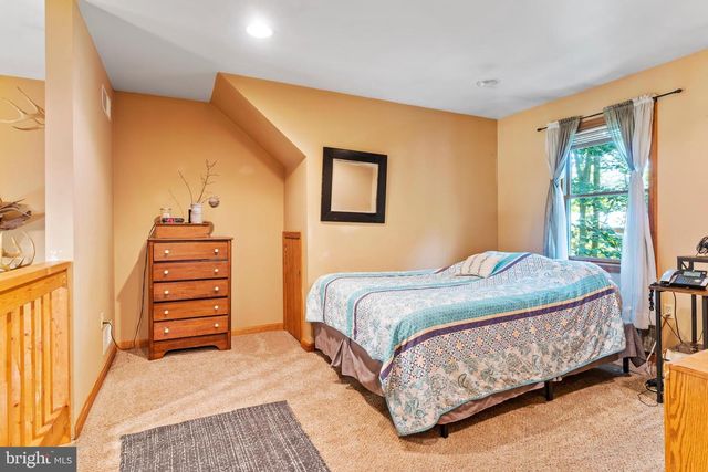 6 FOREST LN, Newville, PA 17241
