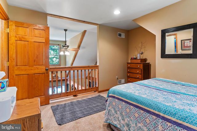 6 FOREST LN, Newville, PA 17241