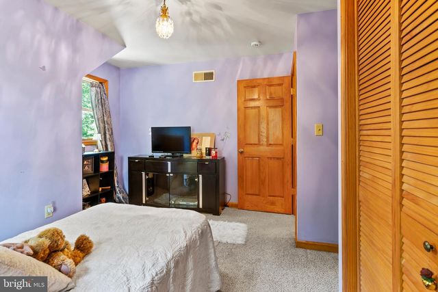 6 FOREST LN, Newville, PA 17241