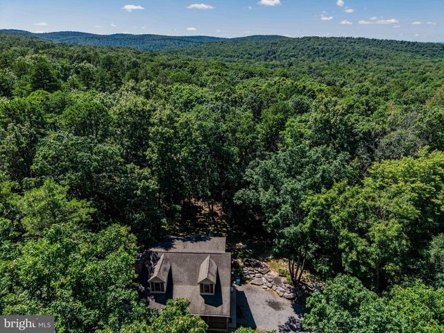 6 FOREST LN, Newville, PA 17241
