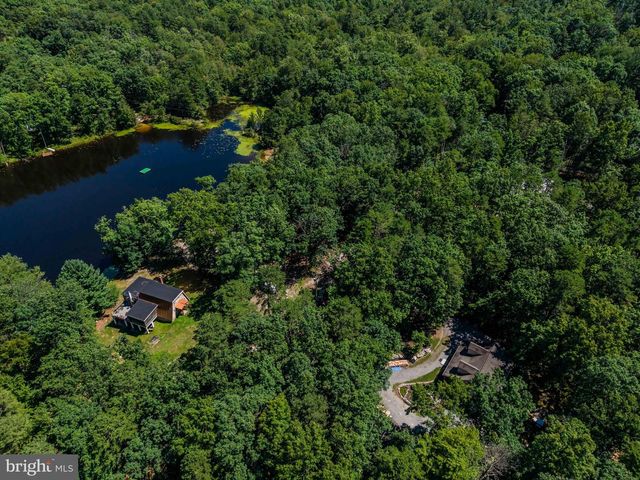 6 FOREST LN, Newville, PA 17241